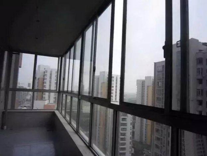 铝合金门窗行业新风向:铝塑门窗厂家引领高端市场